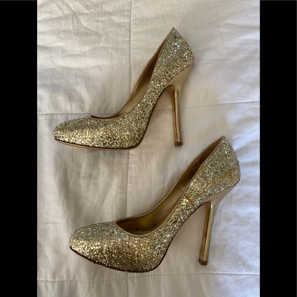 Gold glitter pumps